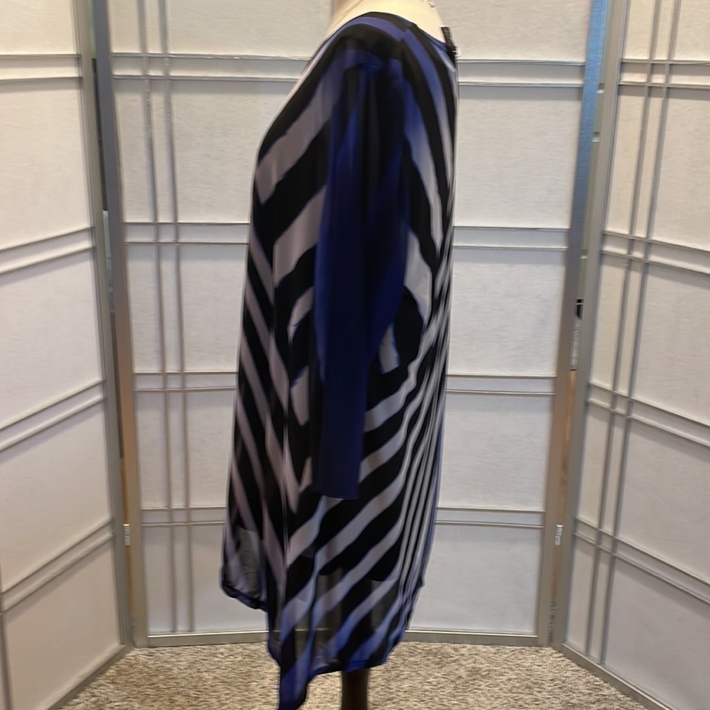 * 𝅺New Chicos Sheer Tunic.  Size 3 black tank not included - Picture 2 of 3